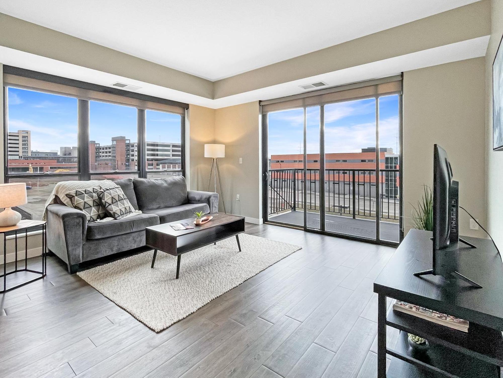 Apartament Large Downtown 2Br -Hot Tub-Downtown! Des Moines Zewnętrze zdjęcie